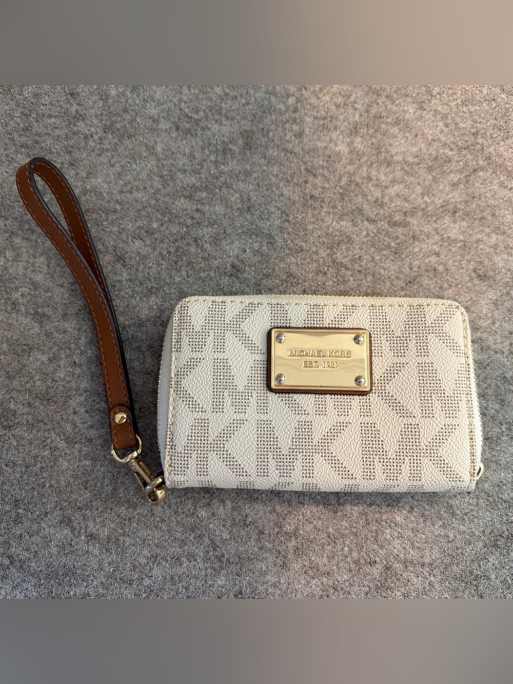 Michael Kors Jet Set Travel Continental Wallet Wristlet Zip Around